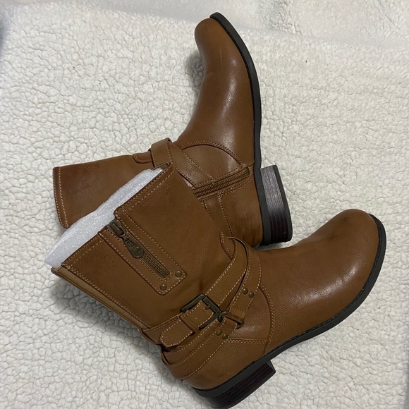 Guess Shoes - Guess boots!